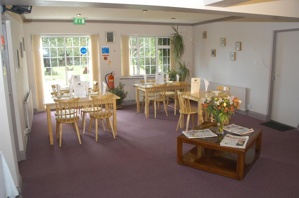Furnival Lodge Slough Extérieur photo