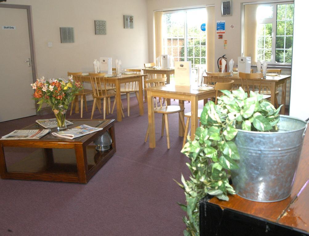 Furnival Lodge Slough Extérieur photo