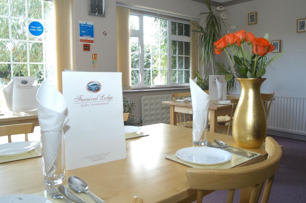 Furnival Lodge Slough Extérieur photo