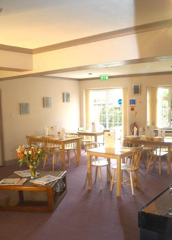 Furnival Lodge Slough Extérieur photo